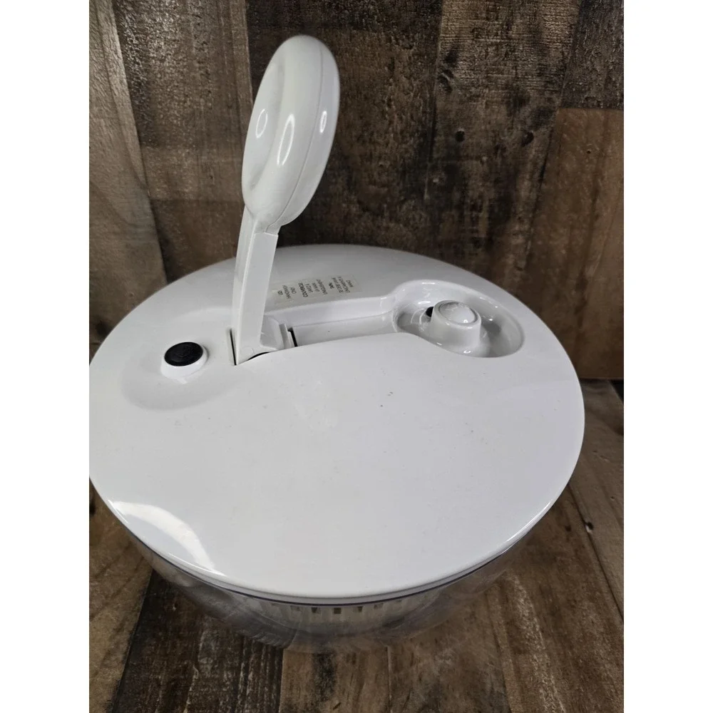 Pampered Chef Manual Salad/Berry Spinner Vegetable Lettuce Dryer with 2 Baskets
